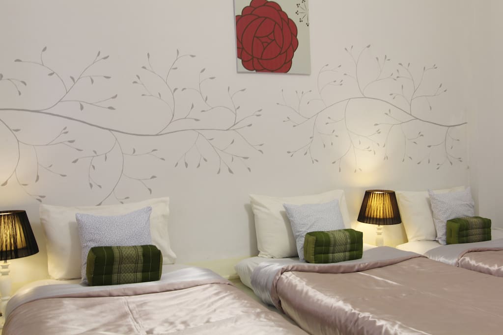 Simple Bed Room with 3 Futon bed (for 3-4 people (can add 1 more extra bed))