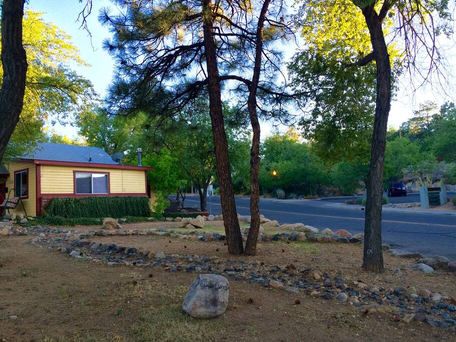"Enjoyed sitting on the front porch swing... Great spot to enjoy the Square and The town of Prescott."
Chris, July 2017