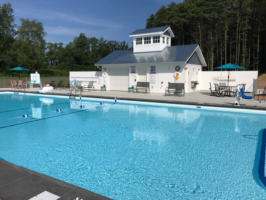 New pool, open 10AM-9PM
30' x 70'
Please bring beach towels