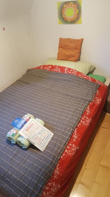 Double bed in the small guest room