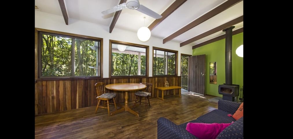 Spacious Cabin at Solitude  rainforest retreat 3