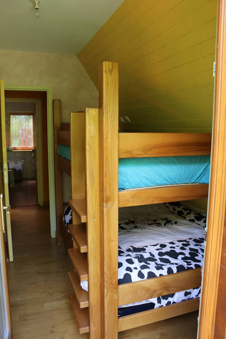 Spálňa 3 - Poschodové postele 1 x 90 cm + 1 x 140 cm