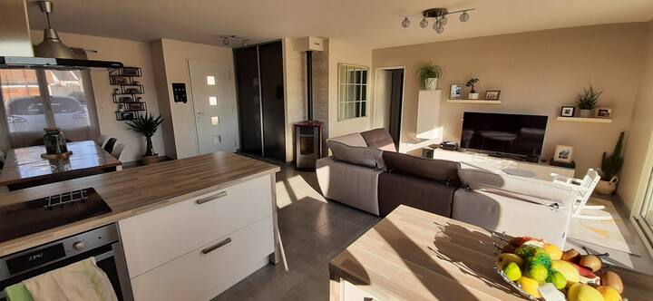 Maison Lumineuse, Piscine à 5 Minutes De Bourges - 부르쥬