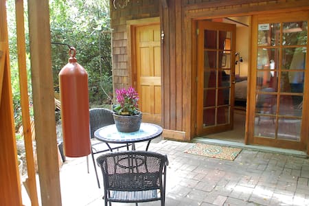 Urban Wildlife studio apt., Ravenna close to U.W.