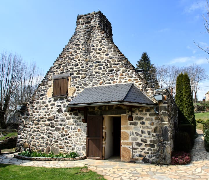 RocheCharleslaMayrand Holiday Rentals & Homes AuvergneRhôneAlpes