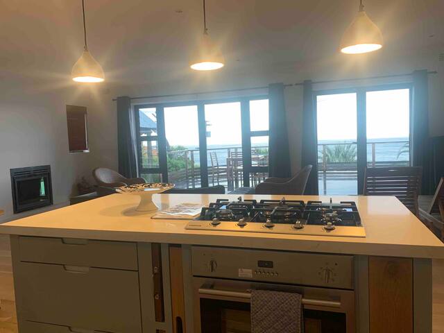 Perfect holiday location with stunning sea views gallery image 5