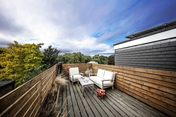 50% OFF | 5 STAR home | FREE breakfast + parking gallery image 4