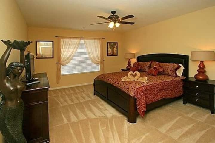 Chumba cha kulala cha Master Suite - kitanda cha ukubwa wa king