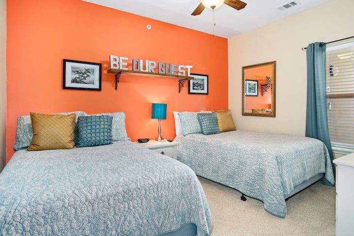 غرفة نوم الضيوف بسريرين مزدوجين - كن ضيفنا!