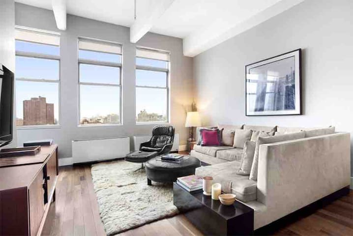 Entire Luxury 2br/2ba in Prime Williamsburg!