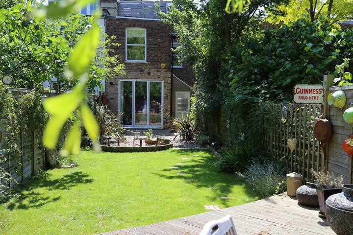 50% OFF | 5 STAR home | FREE breakfast + parking gallery image 5