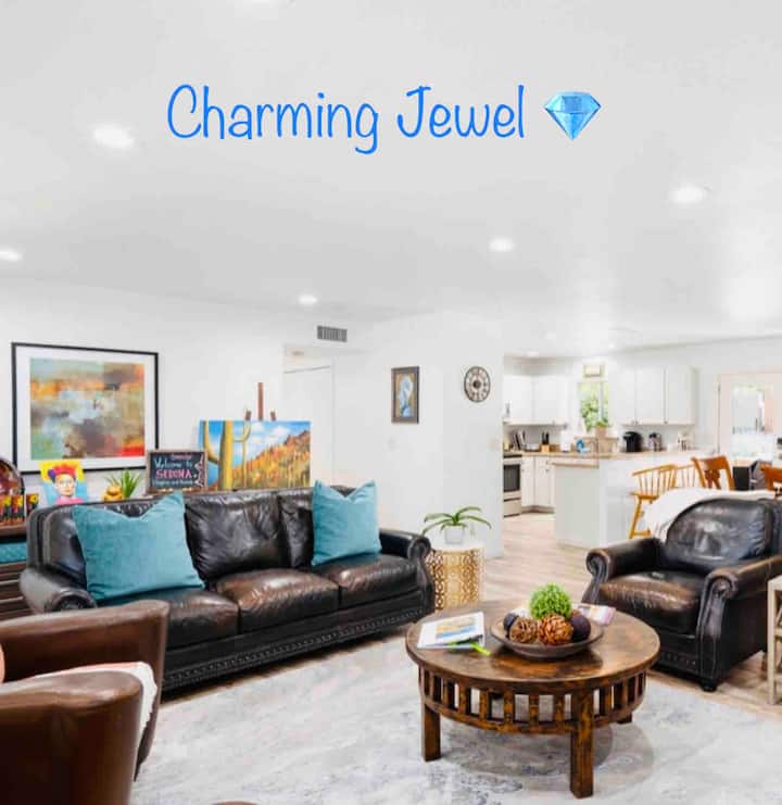 Charming Jewel Casa: Luxe Views + Hiking Access - Sedona, AZ