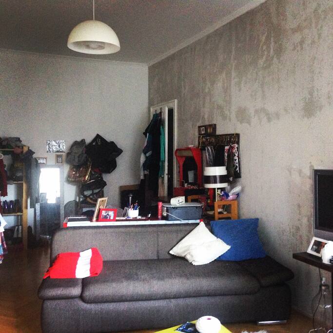 we rearranged the living room, but the furnitures and the mood is the same