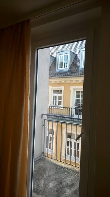Balkon auf Fußgängerzone