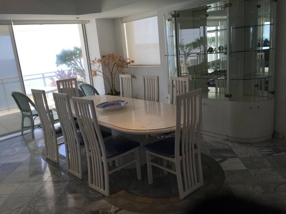 Amplio comedor con vista inigualable y salida a la terraza