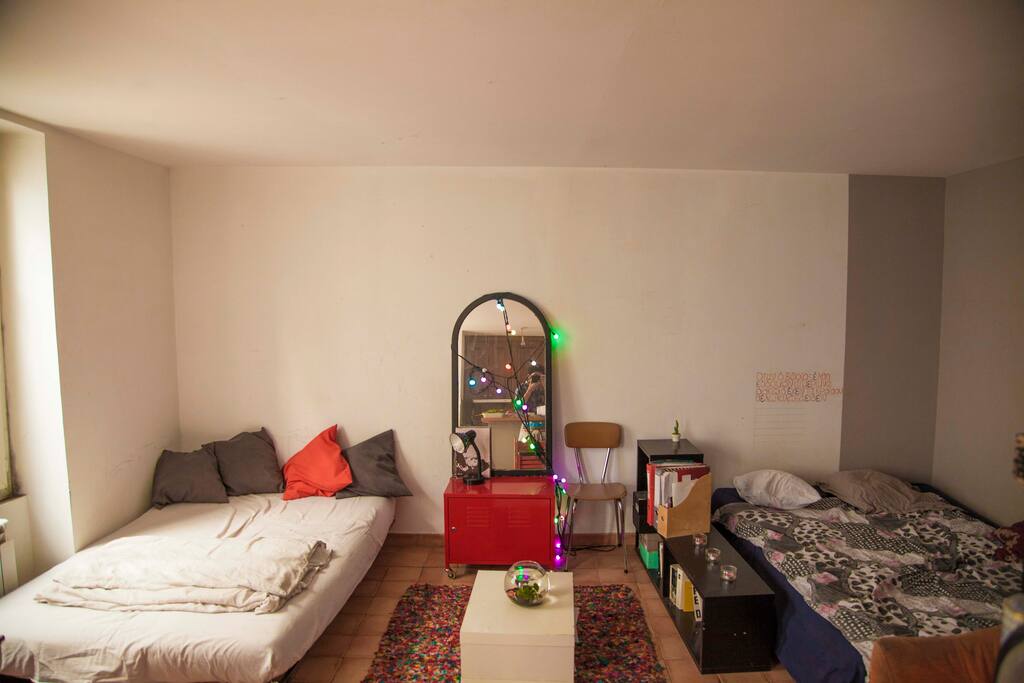 Mon studio n'est pas très grand, mais vous souhaitez avoir deux couchages distincts, c'est possible !