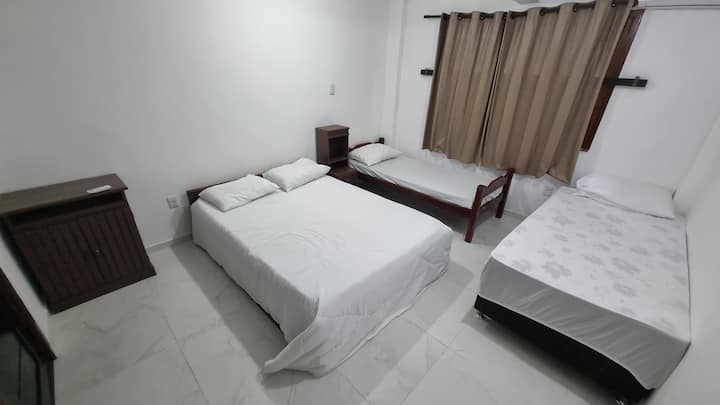 一楼客房（两张单人床和一张双人床）