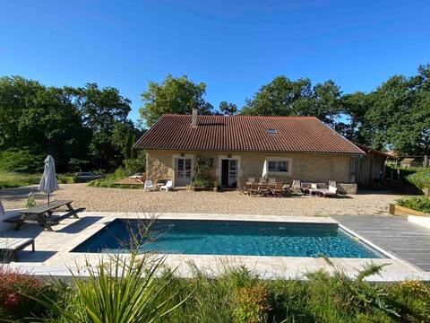 Beautiful renovated farmhouse. Pool. Exceptional setting