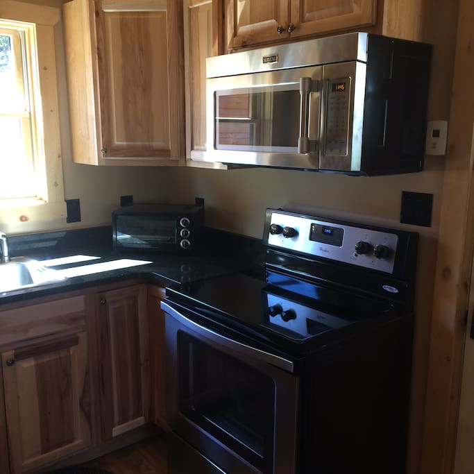 Fully equipped Kitchen, new appliances & granite counter tops