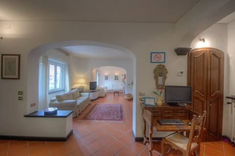 Apartment in Villa 5 km from the sea