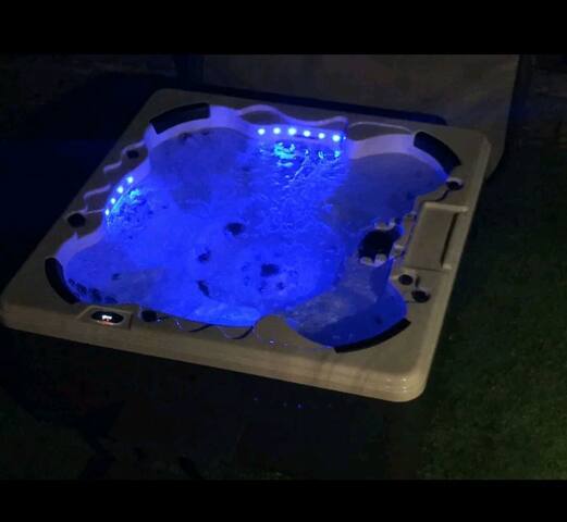 HUGE heated POOL HOT Tub 13 BEDs 3 BATHs gallery image 3
