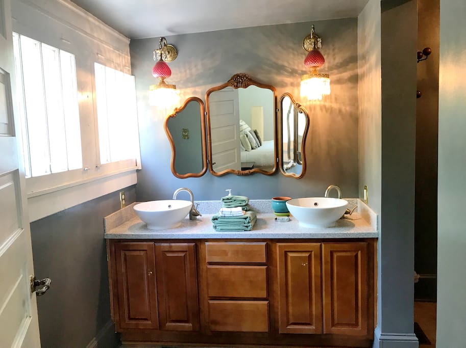 Powder Room / Master Bath