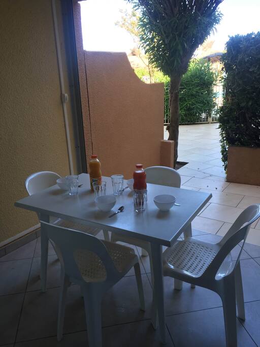 Terrasse avec mobilier de jardin