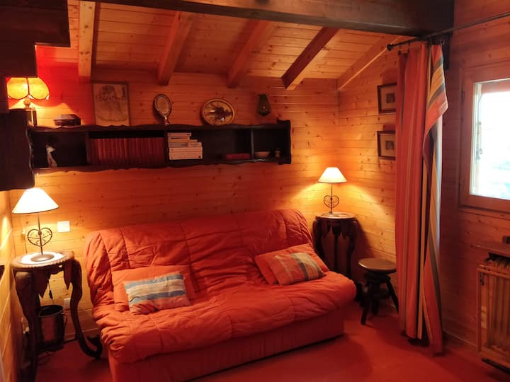 Спална соба 1 со бања со туш и мијалник
