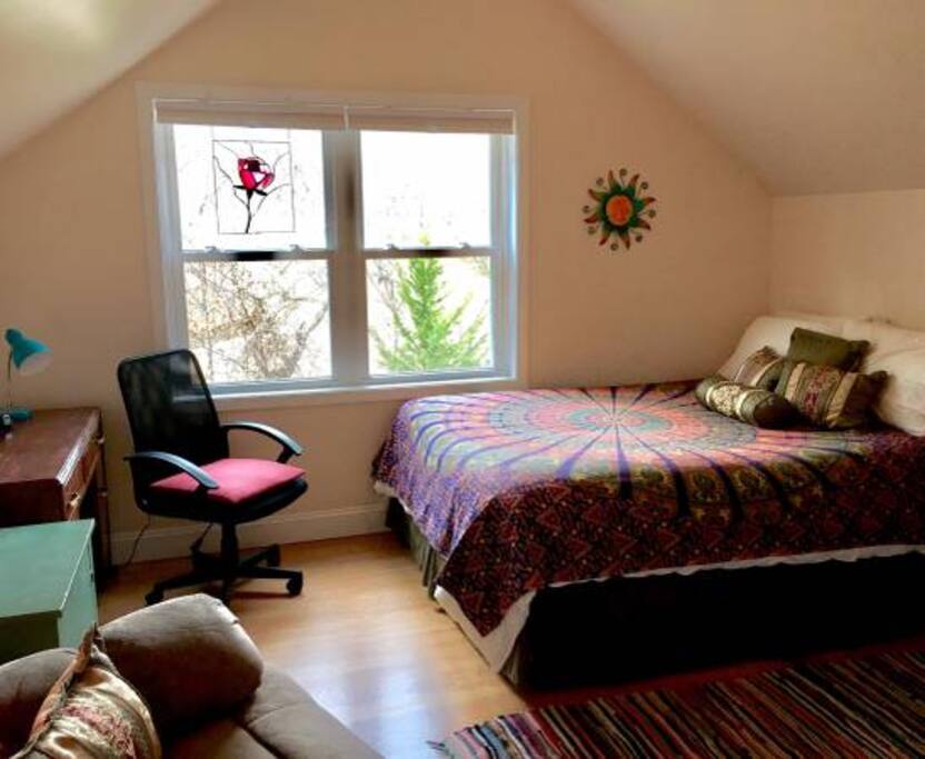 The Vista Room comes with a very comfy queen-sized bed, as well as a great writing desk and adjustable work chair. Lots of light!