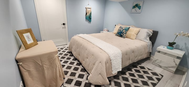 Синя спалня с двойно легло 