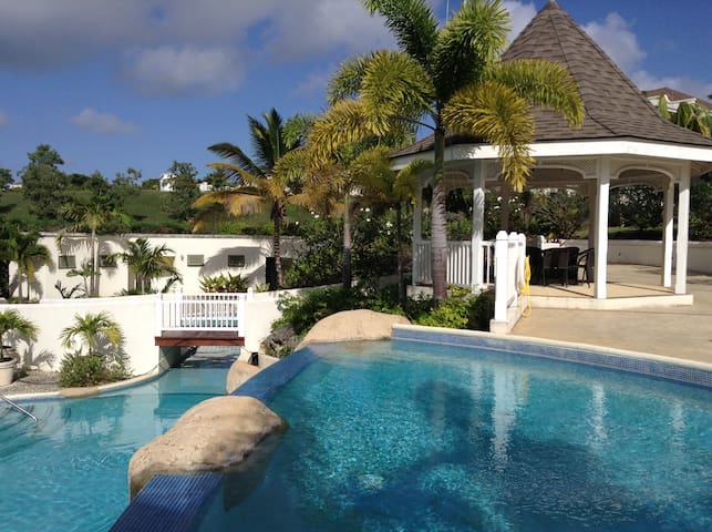 Luxury Apartment  Vuemont  Speightstown West Coast