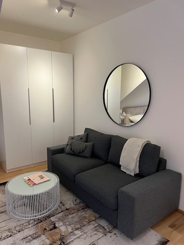 Saca el sofá, el armario