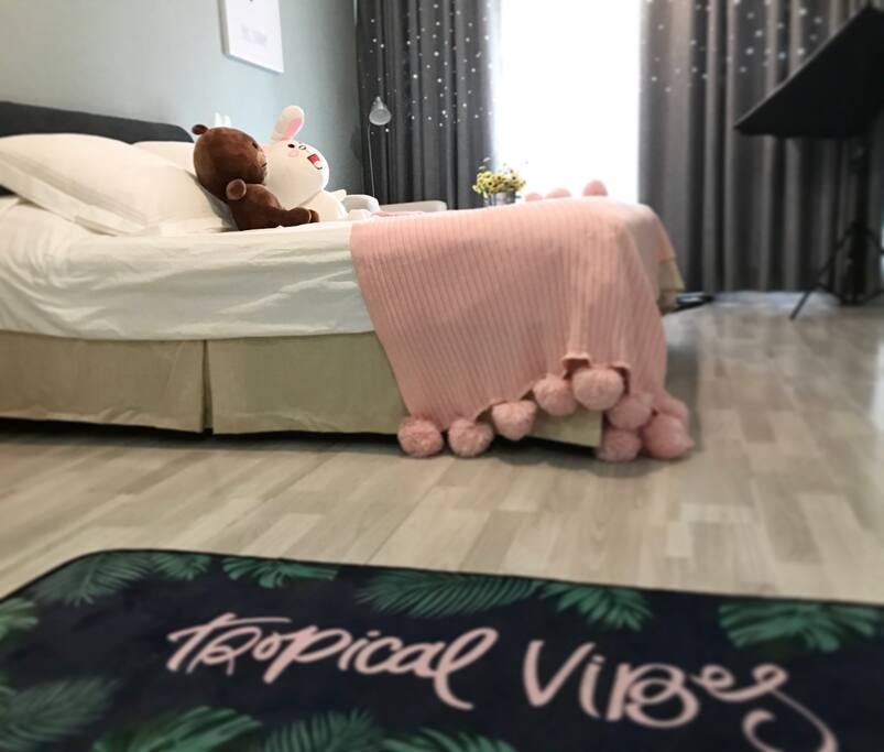 请各位房客们进屋一定得换鞋哦,我们也为您准备了拖鞋!