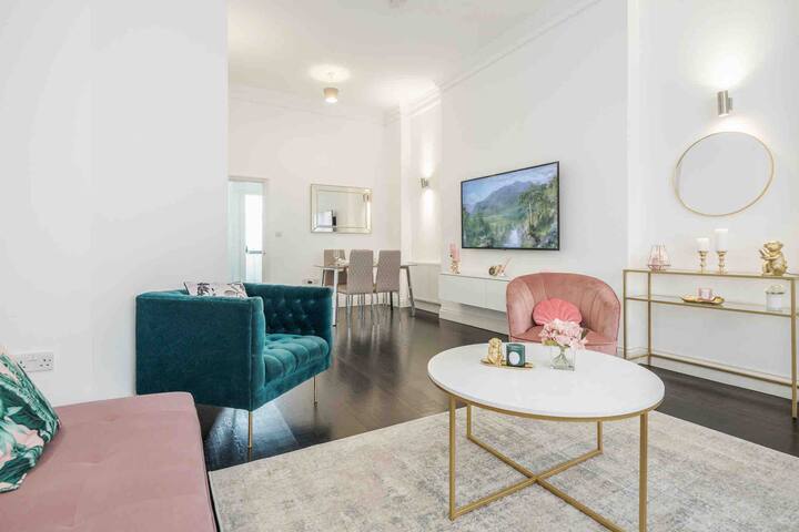 Harrods luxury 2 Bed 2Bath AirCon gallery image 2