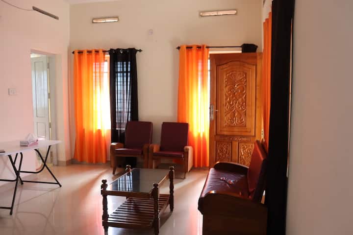 Home With Full 3bhk 2ac - 特拉凡德倫