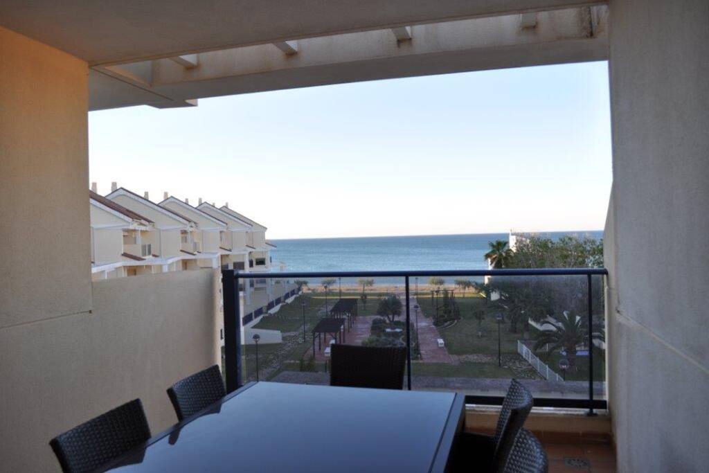 Main terrace with table for 8 - perfekt to relax and enjoy your glass of wine/beer.
