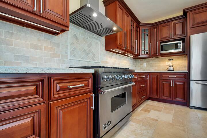 Luxurious Sea Crest Oceanview Villa- by Main Beach gallery image 3