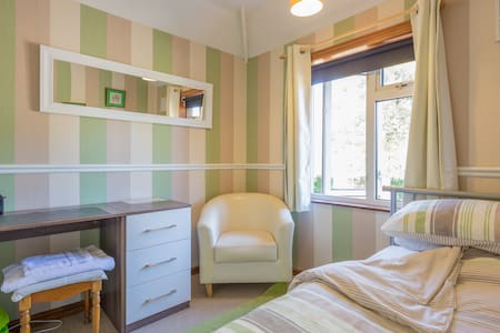 Cambridge homely single room with breakfast