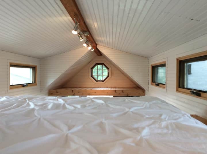 Tiny Cabin in Hill Country on 1.5 Acre Mini-Farm - Tiny houses for Rent