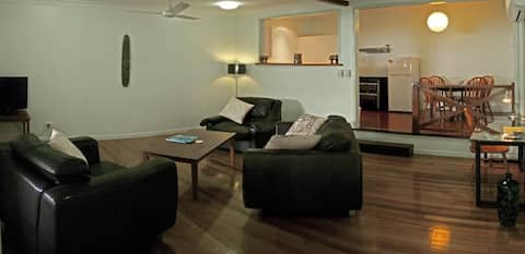Successful Airbnb property: Hideaway - short term stay in Townsville City