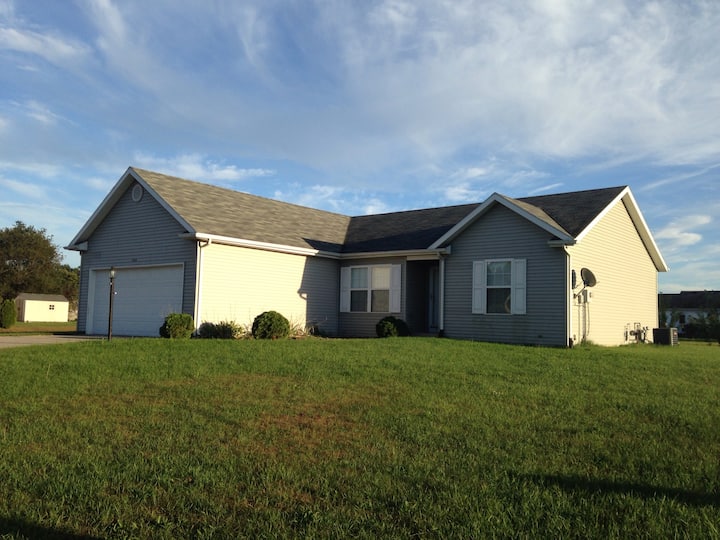 3 BR home in quiet subdivision. Houses for Rent in Elkhart, Indiana