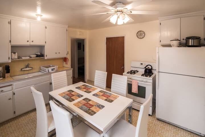 Charming 2 bedroom house gallery image 3