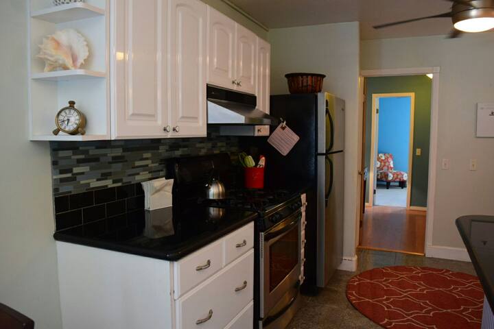 Cozy 1.5 Bedroom Apartment
