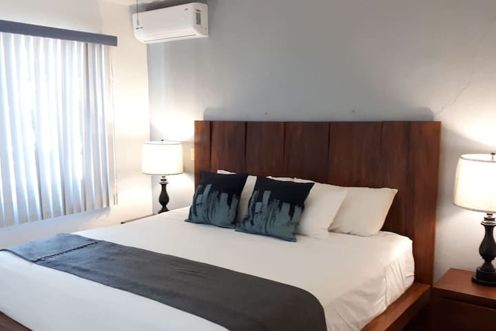 Parota Kingsize Private Bathroom Air Conditioner