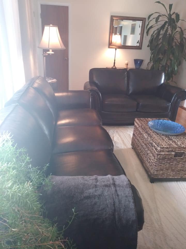 Chic & Cozy Apt Huge LongStay Discounts! Houses for Rent in