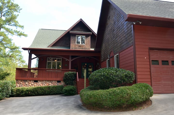Elegant Lake Front Home Short or Mid Term Rental
