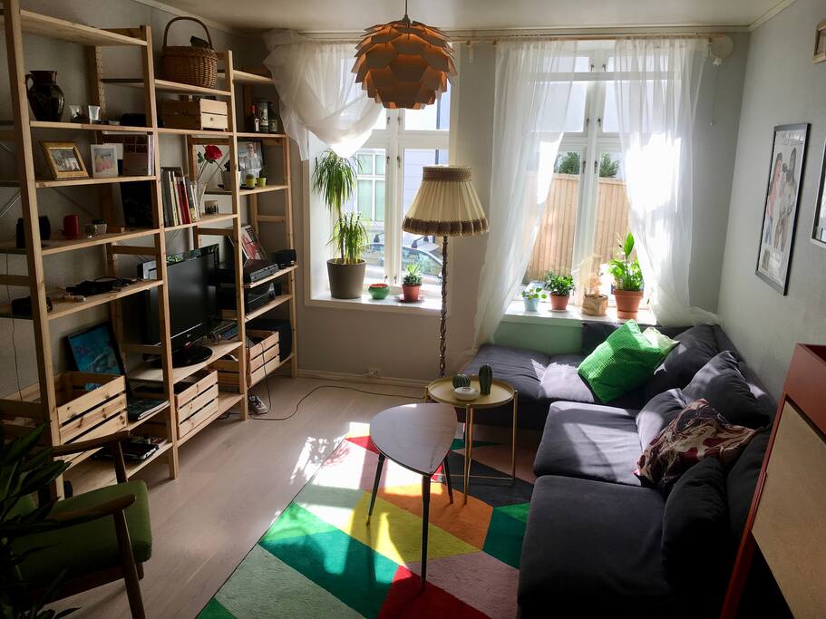 Spacious living room with TV (Chromecast), a desk and a big sofa that can be used as a sofa bed.