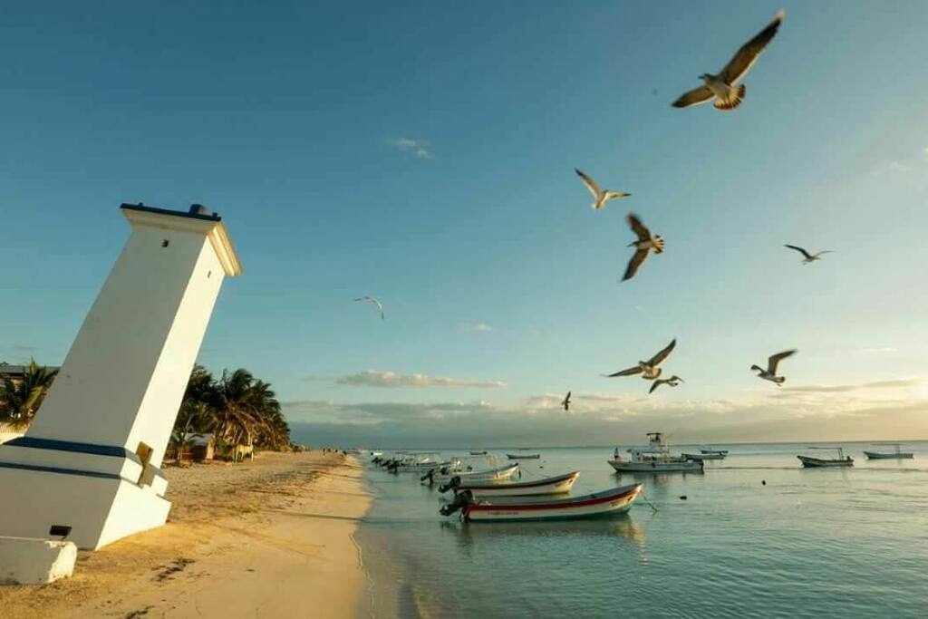 Hermoso Faro inclinado