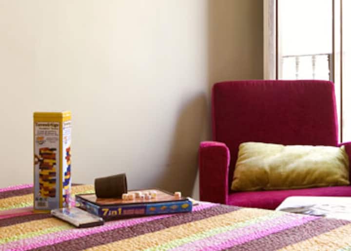 Станови „Акомодис“:)
стан со 3 спални соби кој е многу добро лоциран во Ел Борн во историскиот центар