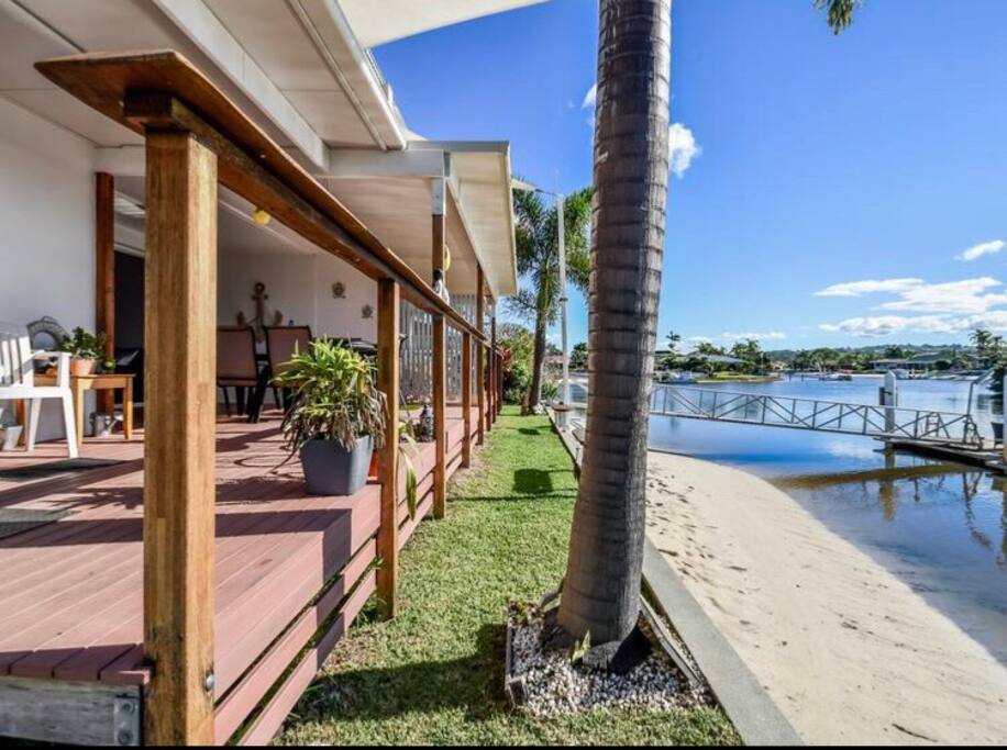 Lovely little beach get your toes on the sand and have a fish! Fishing rods and seat with rod holders!
